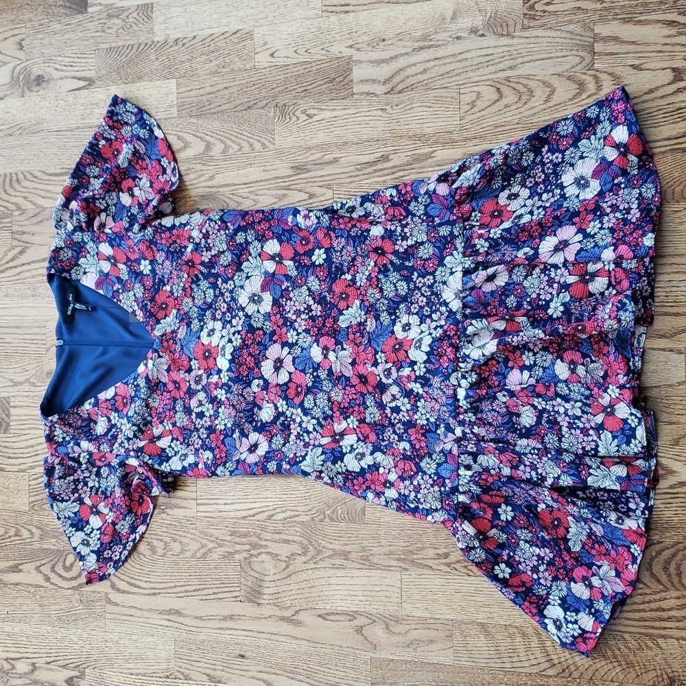(XS) BCBG Paris Floral Print Short Ruffle Dress Party Slim Fit V Neck Garden